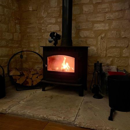 Cosy Cotswold Lodge By Your Home Here - Summer Sale For 3 Plus Nights - Ideal For Families With Log-Burner, Spa, Private Parking And Heated Swimming Pools Ashton Keynes Extérieur photo