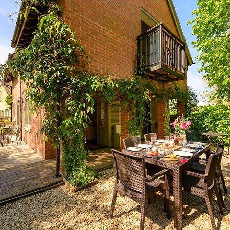 Cosy Cotswold Lodge By Your Home Here - Summer Sale For 3 Plus Nights - Ideal For Families With Log-Burner, Spa, Private Parking And Heated Swimming Pools Ashton Keynes Extérieur photo