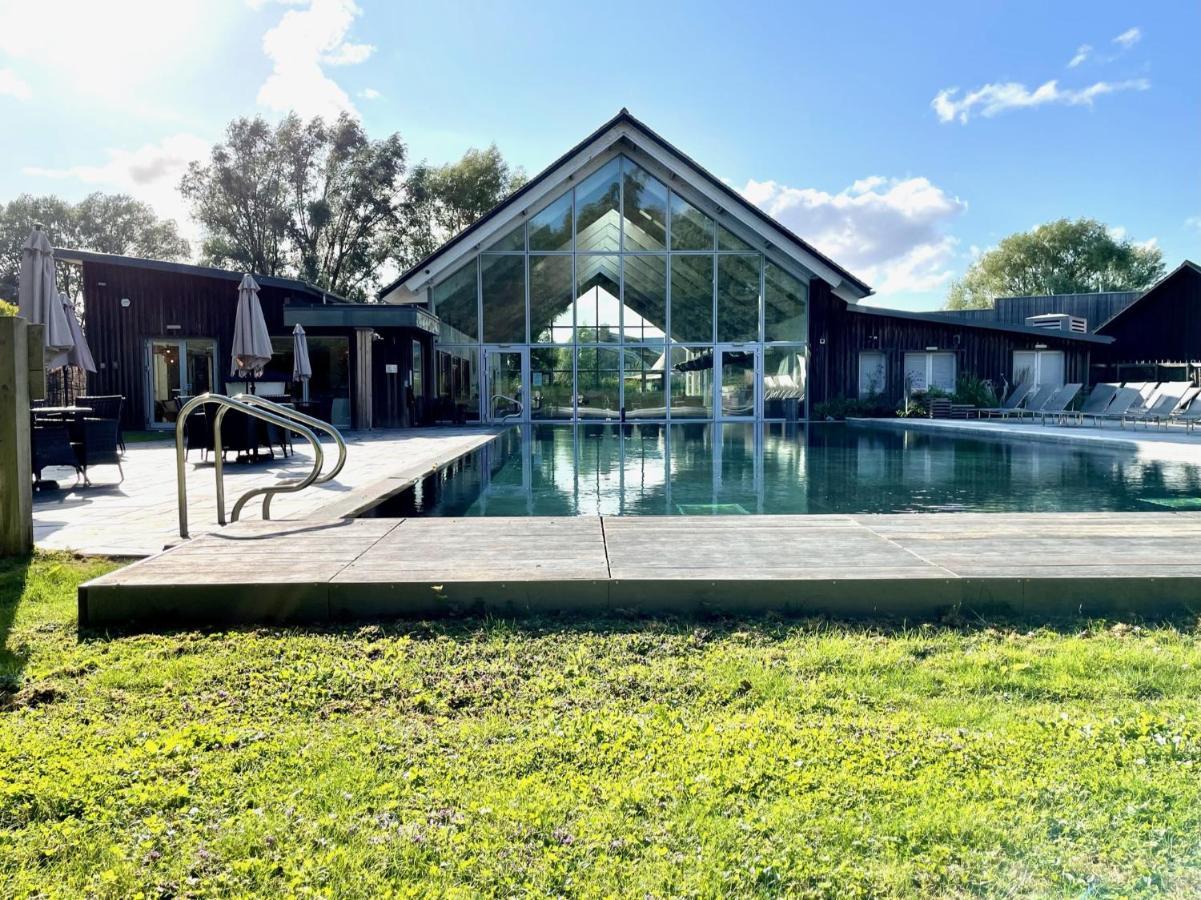 Cosy Cotswold Lodge By Your Home Here - Summer Sale For 3 Plus Nights - Ideal For Families With Log-Burner, Spa, Private Parking And Heated Swimming Pools Ashton Keynes Extérieur photo