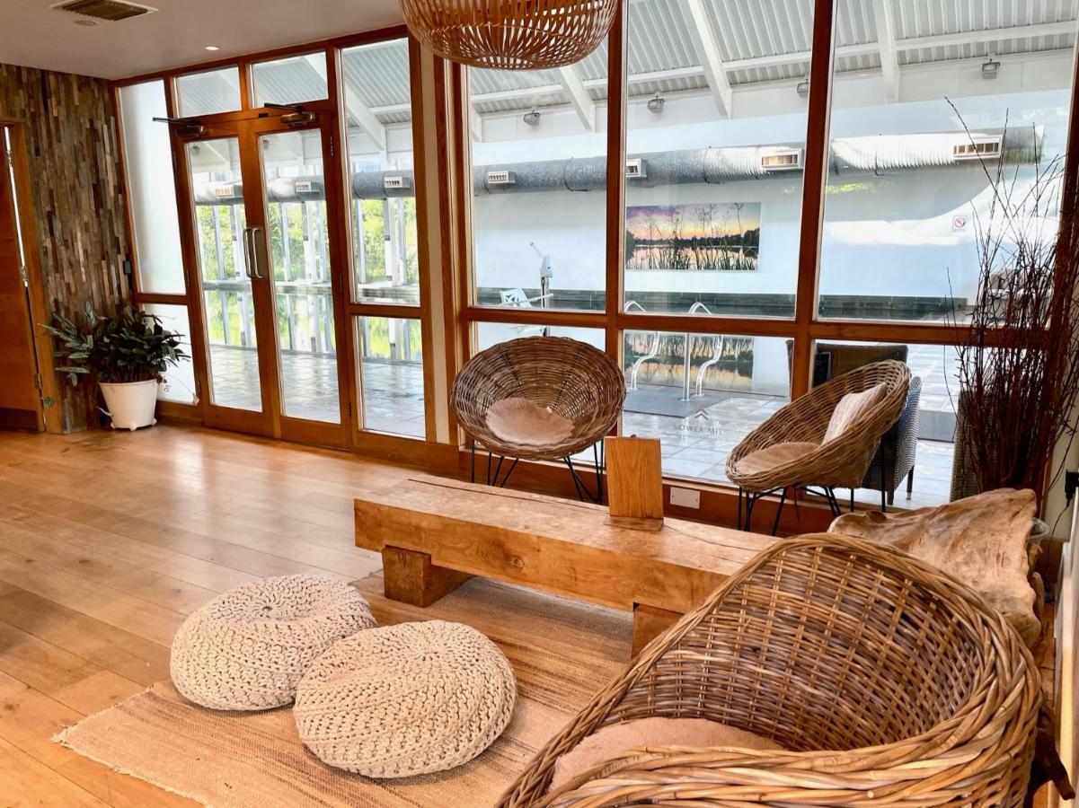 Cosy Cotswold Lodge By Your Home Here - Summer Sale For 3 Plus Nights - Ideal For Families With Log-Burner, Spa, Private Parking And Heated Swimming Pools Ashton Keynes Extérieur photo
