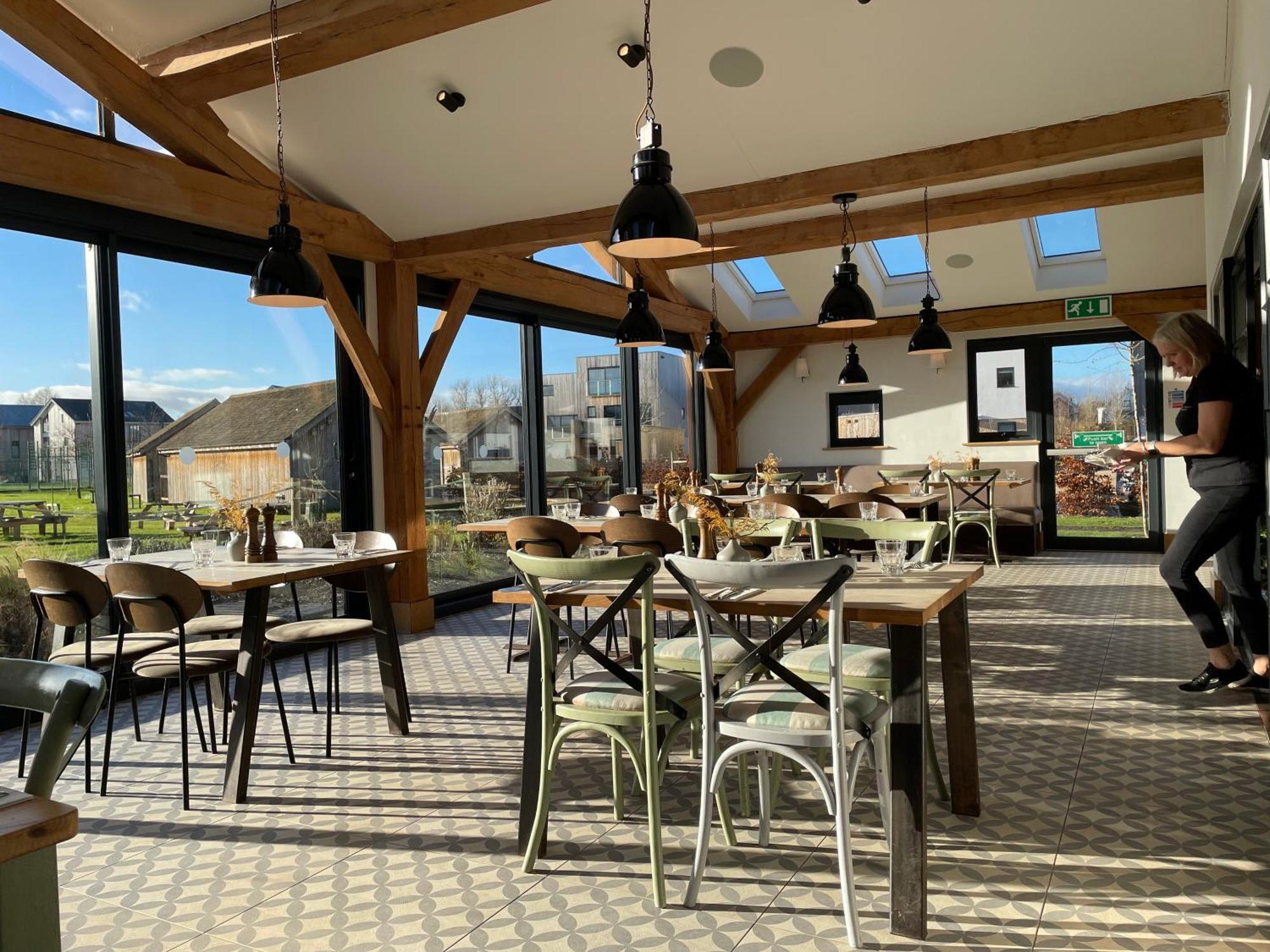 Cosy Cotswold Lodge By Your Home Here - Summer Sale For 3 Plus Nights - Ideal For Families With Log-Burner, Spa, Private Parking And Heated Swimming Pools Ashton Keynes Extérieur photo
