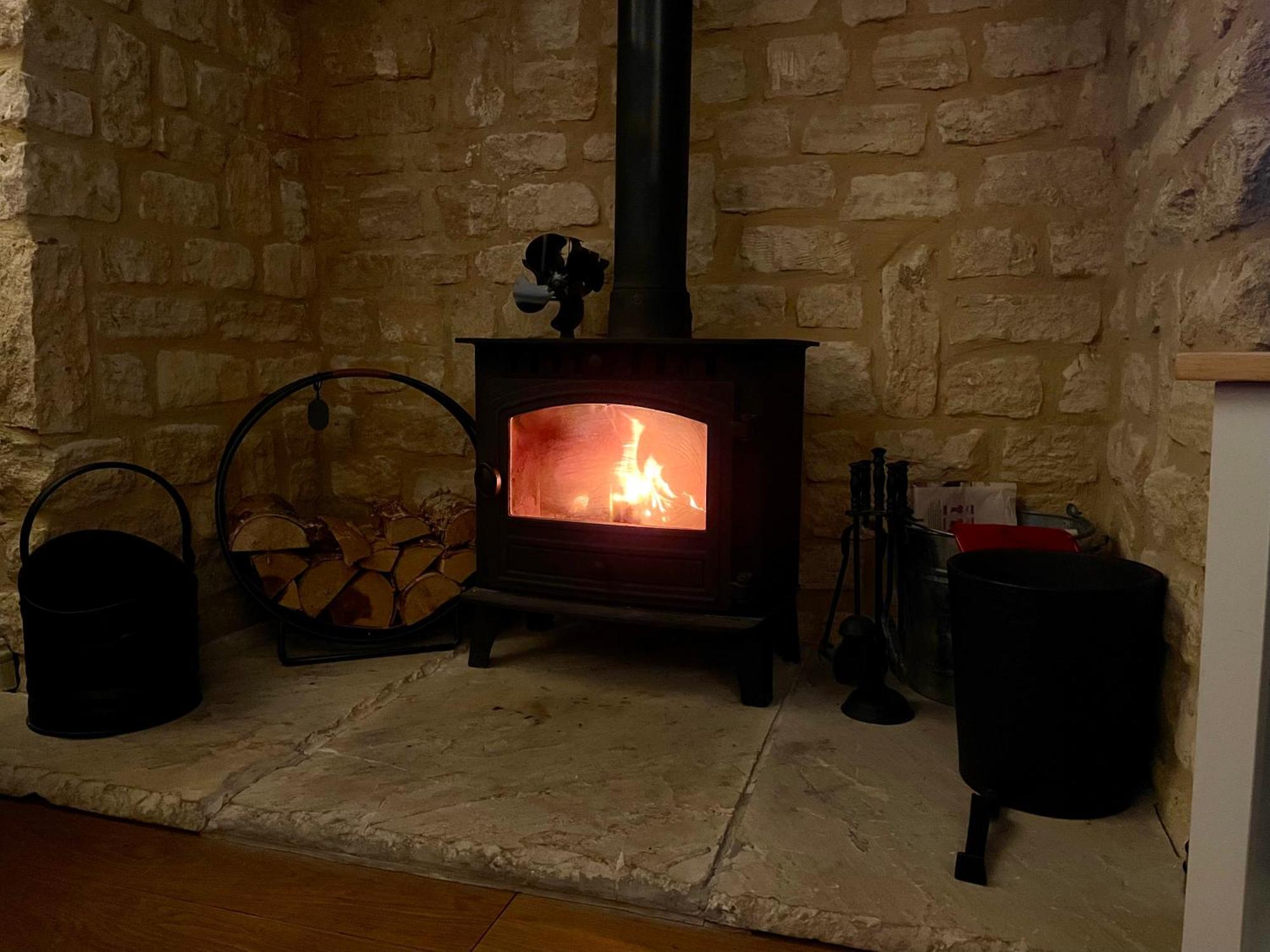 Cosy Cotswold Lodge By Your Home Here - Summer Sale For 3 Plus Nights - Ideal For Families With Log-Burner, Spa, Private Parking And Heated Swimming Pools Ashton Keynes Extérieur photo