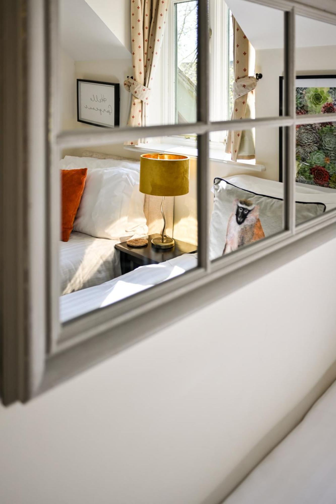 Cosy Cotswold Lodge By Your Home Here - Summer Sale For 3 Plus Nights - Ideal For Families With Log-Burner, Spa, Private Parking And Heated Swimming Pools Ashton Keynes Extérieur photo