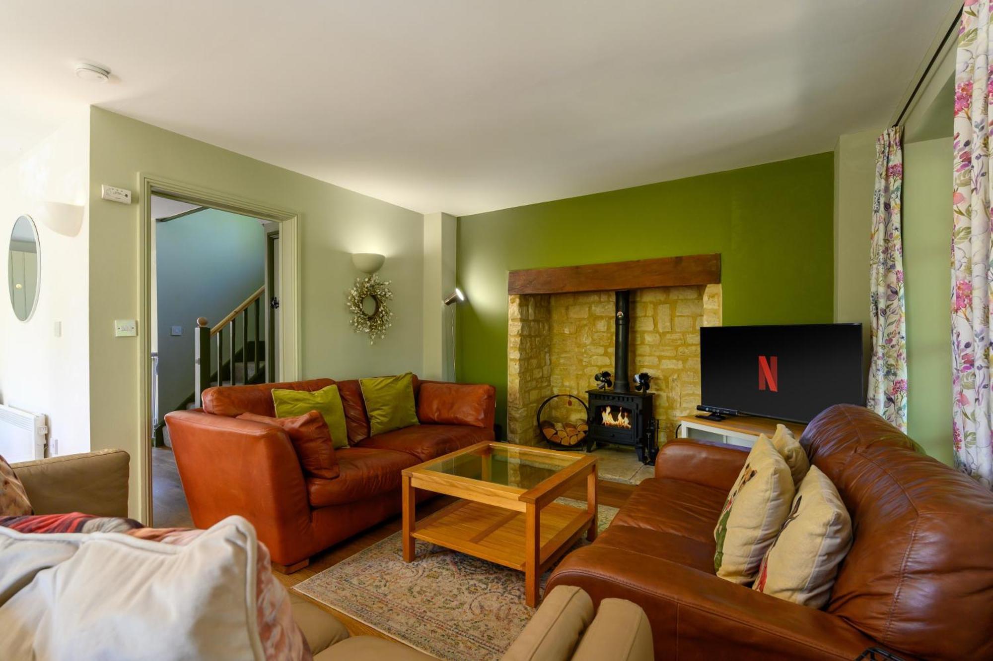 Cosy Cotswold Lodge By Your Home Here - Summer Sale For 3 Plus Nights - Ideal For Families With Log-Burner, Spa, Private Parking And Heated Swimming Pools Ashton Keynes Extérieur photo