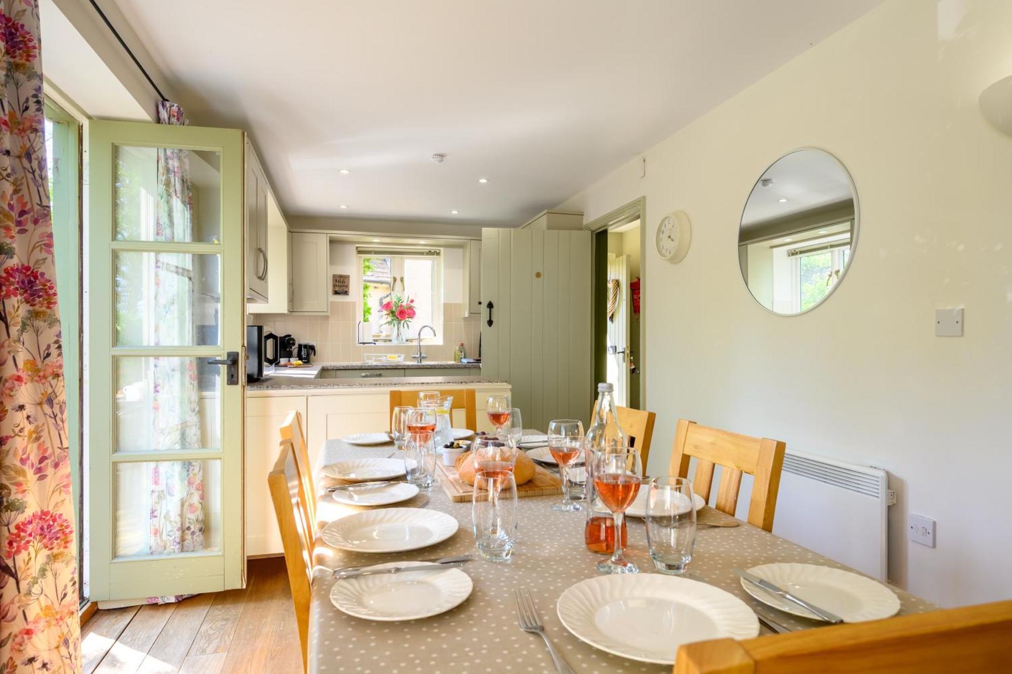 Cosy Cotswold Lodge By Your Home Here - Summer Sale For 3 Plus Nights - Ideal For Families With Log-Burner, Spa, Private Parking And Heated Swimming Pools Ashton Keynes Extérieur photo