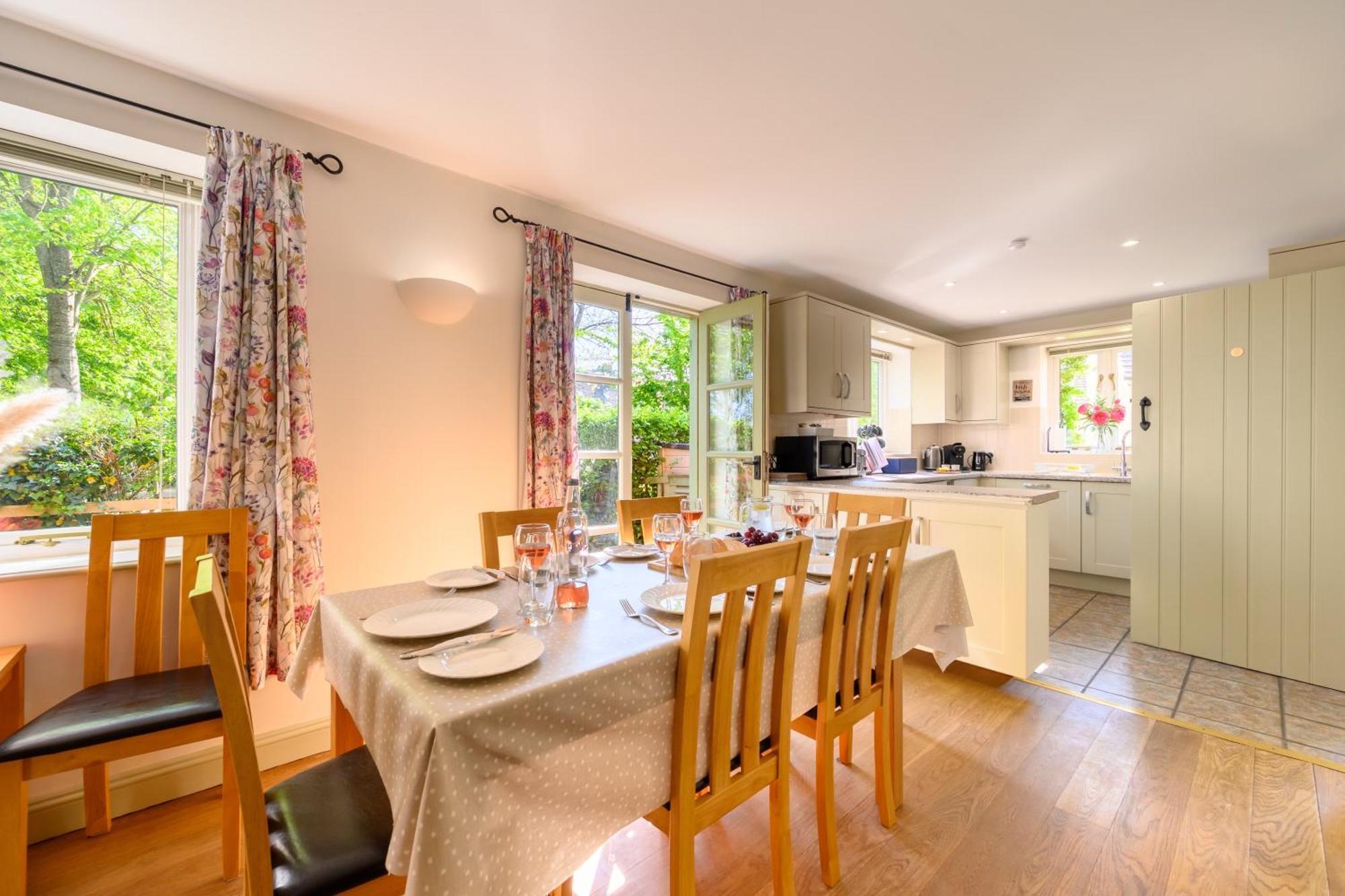 Cosy Cotswold Lodge By Your Home Here - Summer Sale For 3 Plus Nights - Ideal For Families With Log-Burner, Spa, Private Parking And Heated Swimming Pools Ashton Keynes Extérieur photo