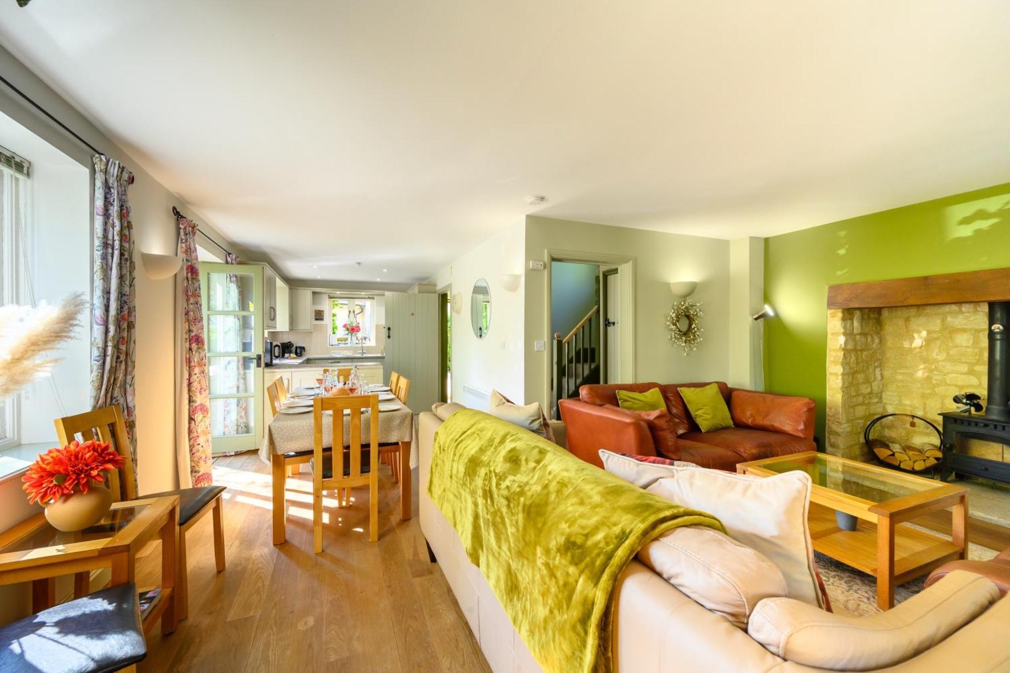 Cosy Cotswold Lodge By Your Home Here - Summer Sale For 3 Plus Nights - Ideal For Families With Log-Burner, Spa, Private Parking And Heated Swimming Pools Ashton Keynes Extérieur photo