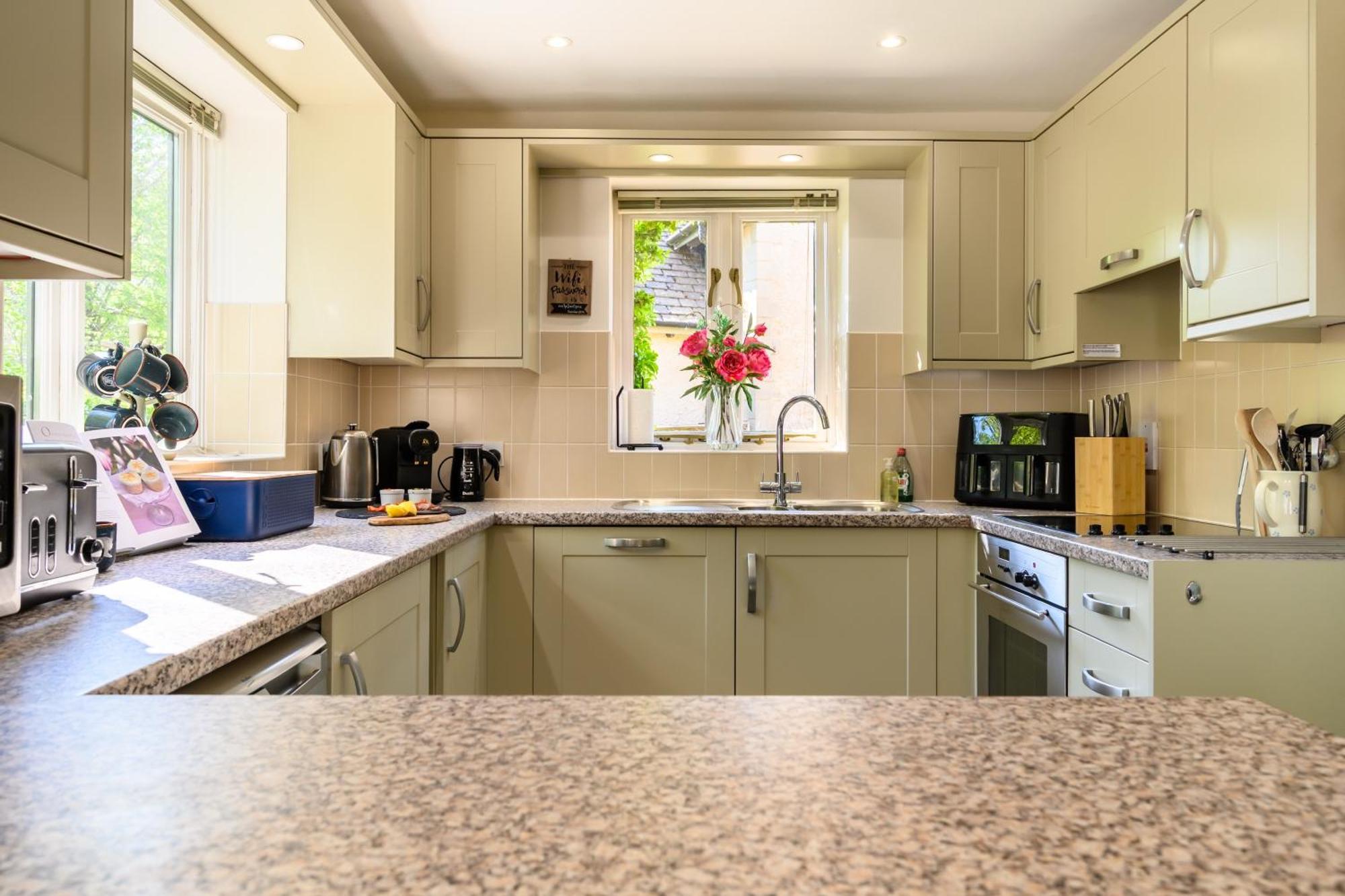 Cosy Cotswold Lodge By Your Home Here - Summer Sale For 3 Plus Nights - Ideal For Families With Log-Burner, Spa, Private Parking And Heated Swimming Pools Ashton Keynes Extérieur photo