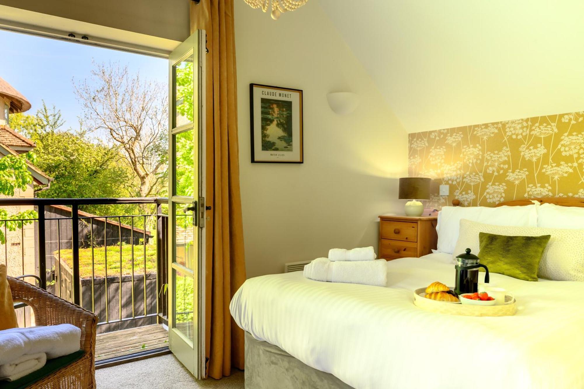 Cosy Cotswold Lodge By Your Home Here - Summer Sale For 3 Plus Nights - Ideal For Families With Log-Burner, Spa, Private Parking And Heated Swimming Pools Ashton Keynes Extérieur photo