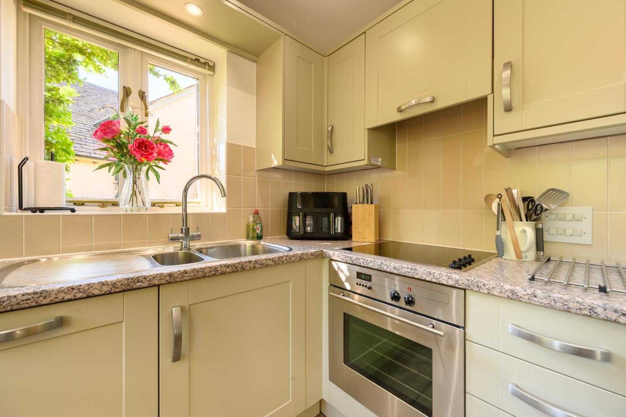 Cosy Cotswold Lodge By Your Home Here - Summer Sale For 3 Plus Nights - Ideal For Families With Log-Burner, Spa, Private Parking And Heated Swimming Pools Ashton Keynes Extérieur photo